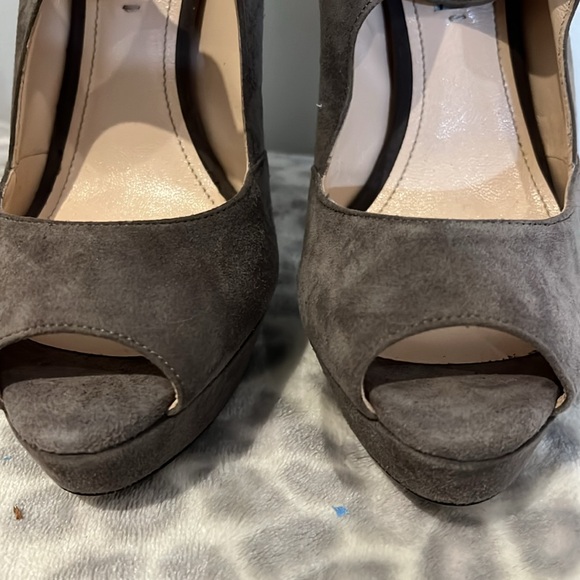 Gorgeous Prada taupe color velvety suede - Picture 8 of 9